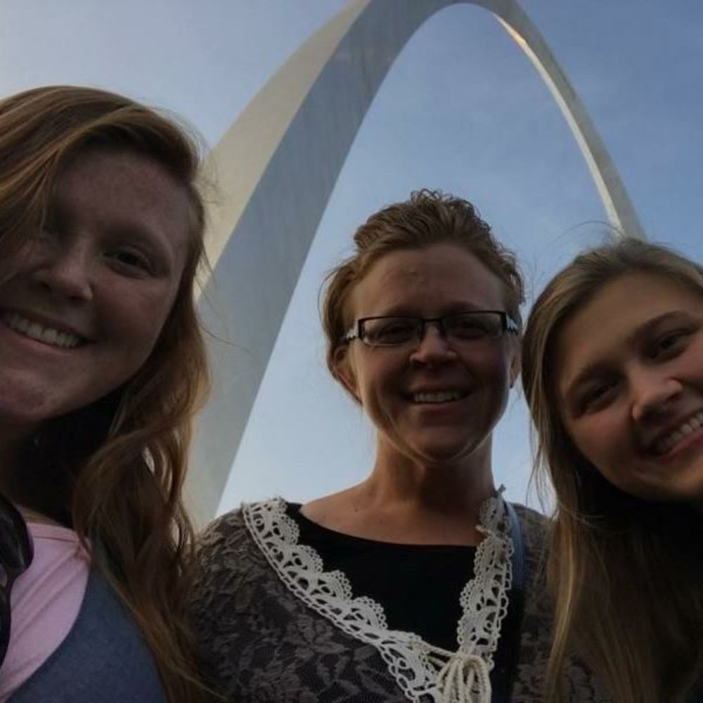 Meet your Posher, Lara